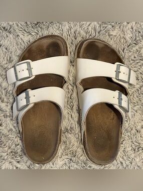 White Leather Women’s Birkenstocks - Size 6